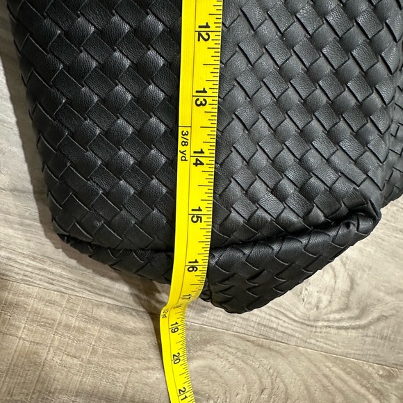 Lulu Dharma Black Woven Oversized Tote Bag - Picture 5 of 6